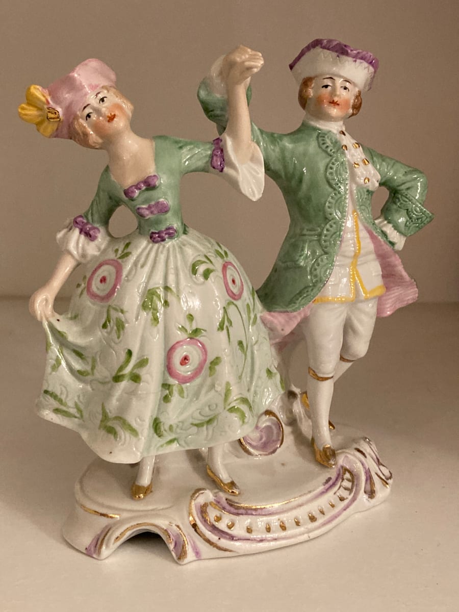 Porcelain figure group of dancing couple 