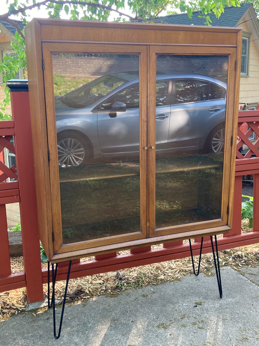 display cabinet on legs 