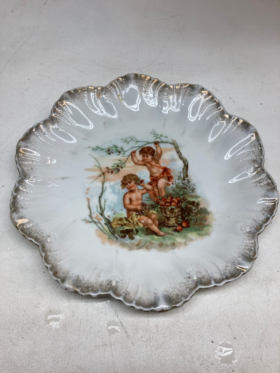 Victorian porcelain cherub plate, Image 4.