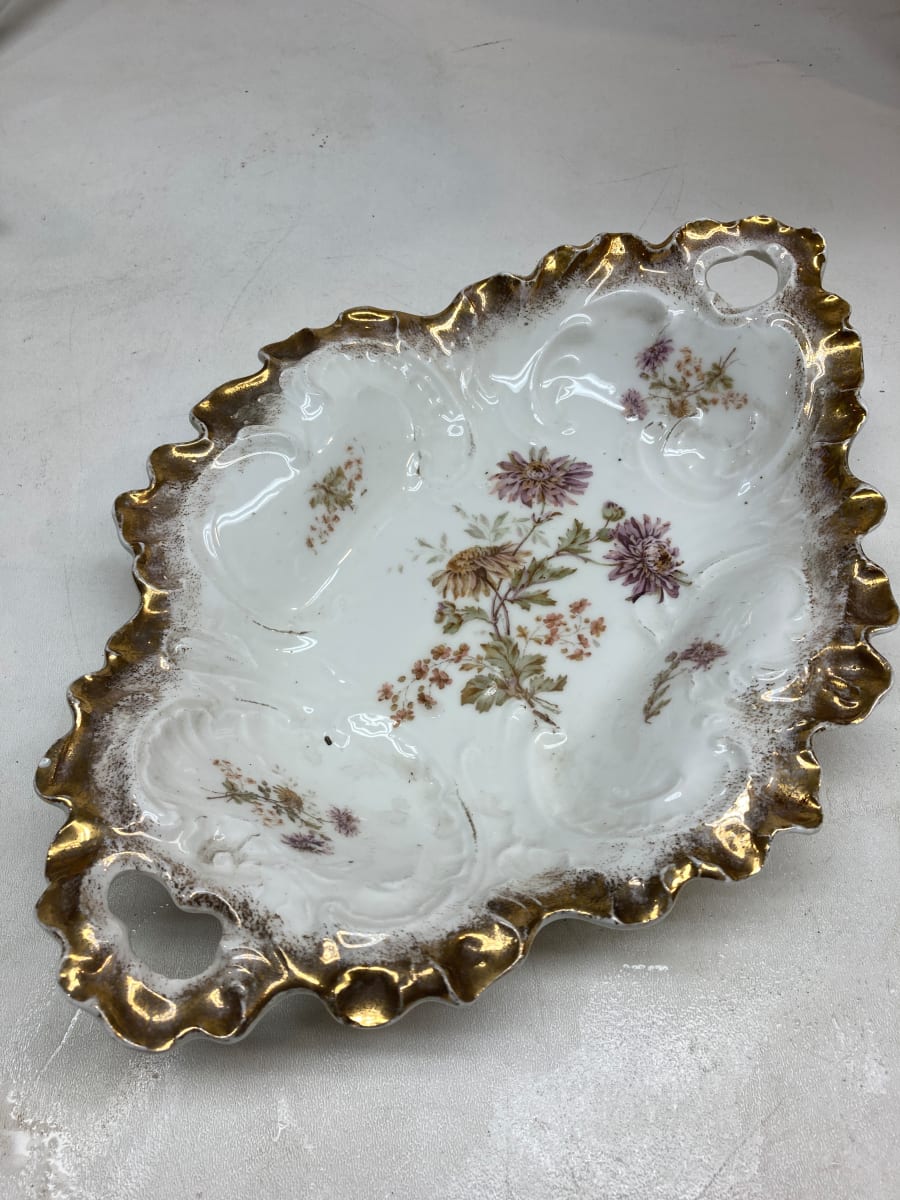 Hand decorated oval vase with gold edge 