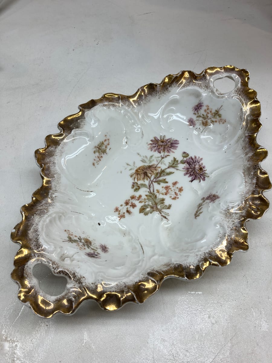 Hand decorated oval vase with gold edge, Image 2.