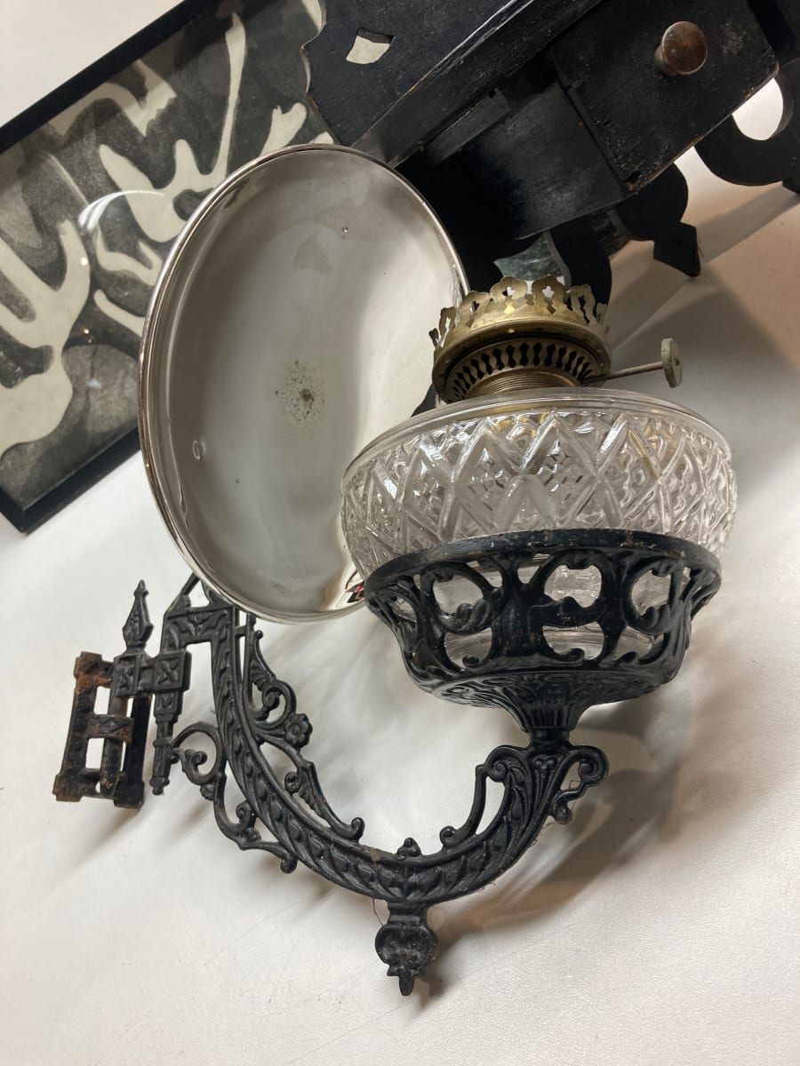 wall mounted kerosene lamp with reflector 