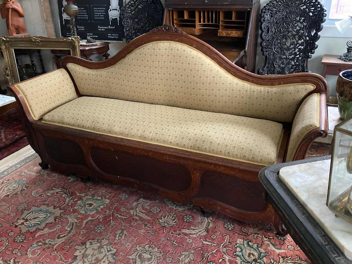 Victorian oak upholstered day bed, Image 1.