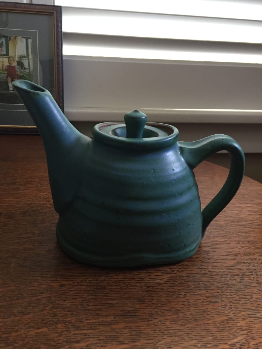 Art pottery teapot 