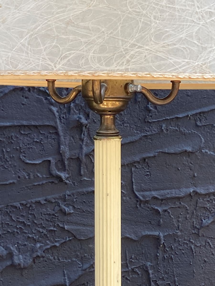 vintage floor lamp with light up base, Image 1.