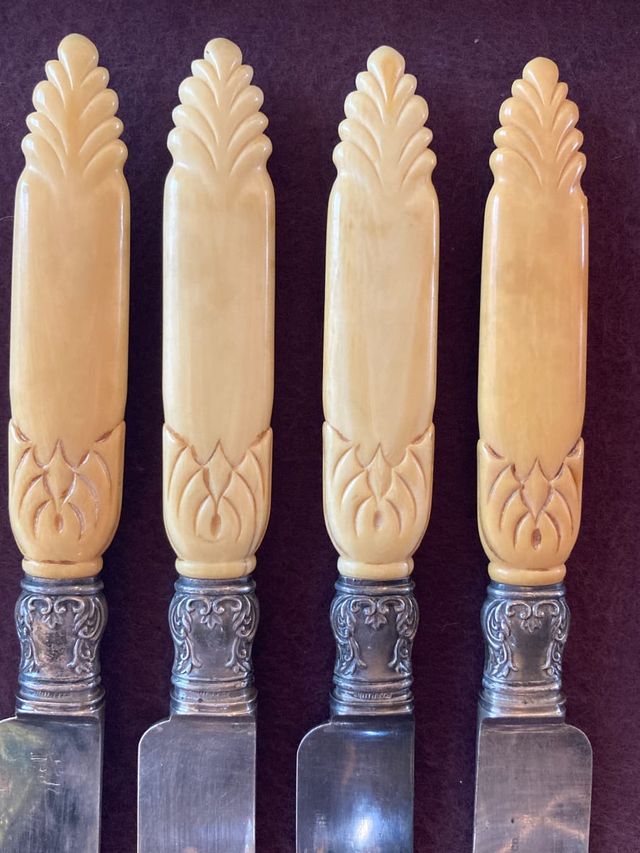 Set of 12 Meriden Cultlery bone handled Art Deco knives with sterling band 