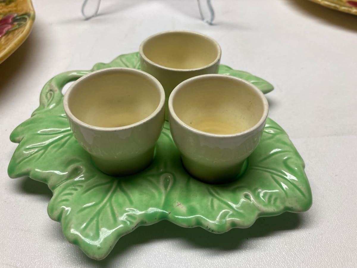 Leaf Majolica plate with small white cups 