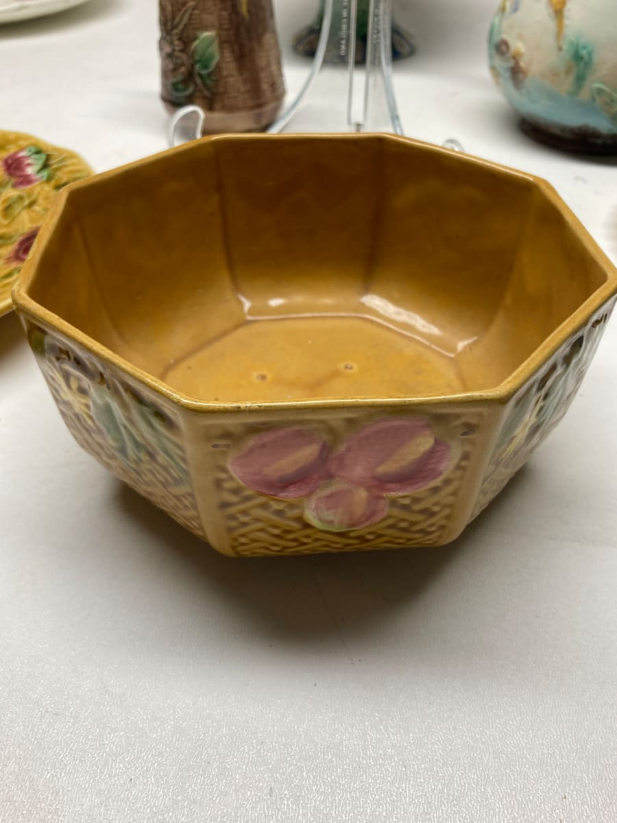 Leaf Majolica plate, Image 3.