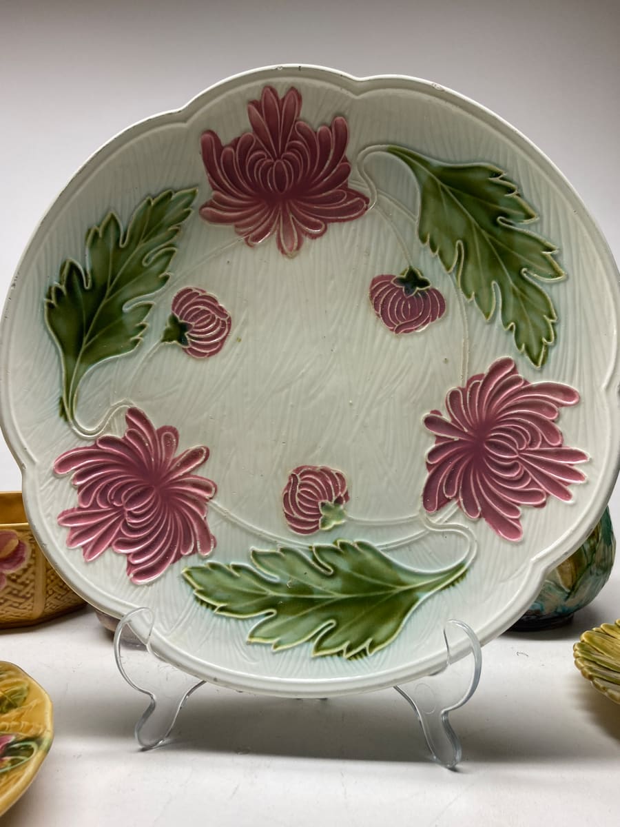 Large pink and white Majolica plate 