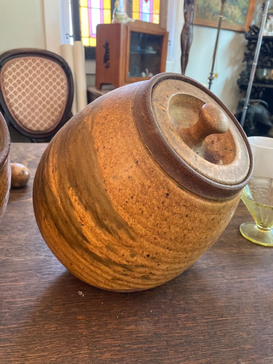 Hand pottery cookie jar 