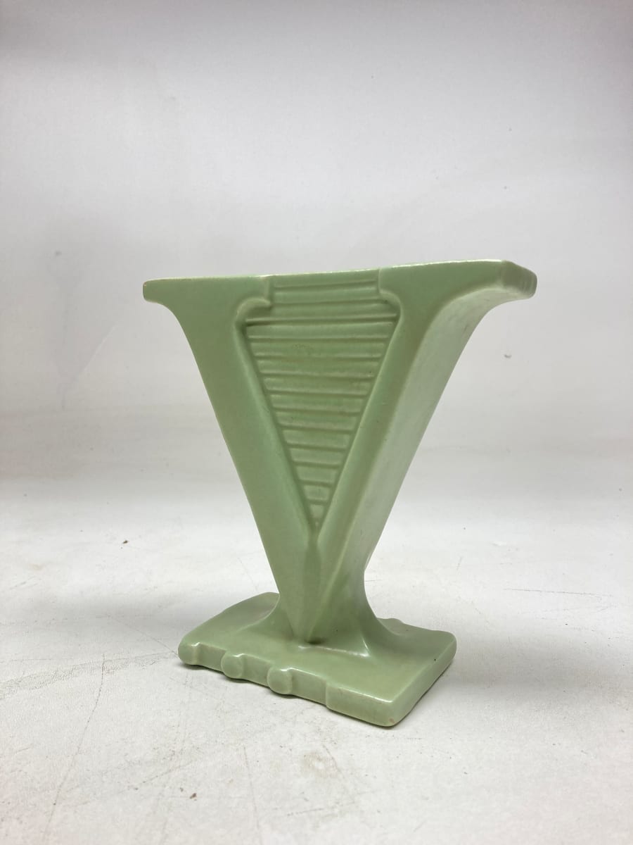 light green "V" pottery planter 