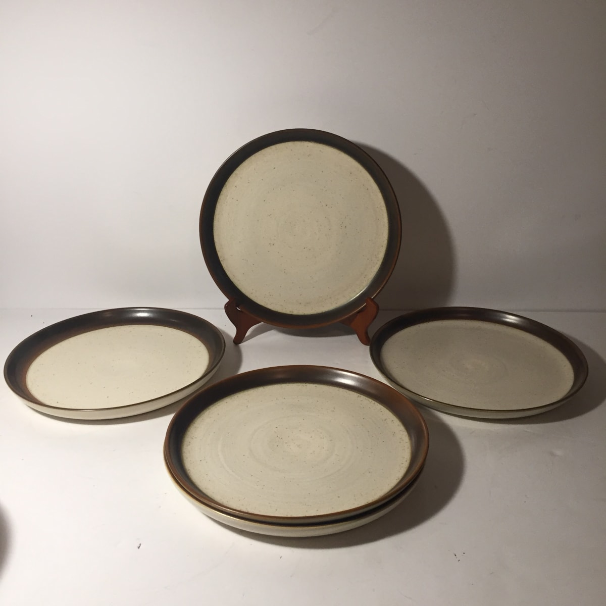 English stoneware dinner plate(s) 