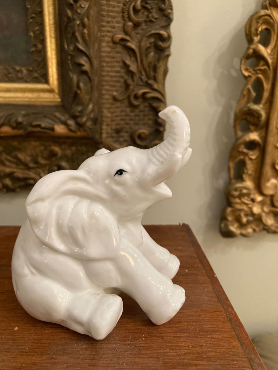 Elephant porcelain figure 
