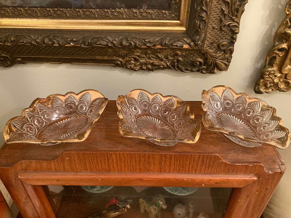 Pressed glass dishes with gold trim, Image 2.