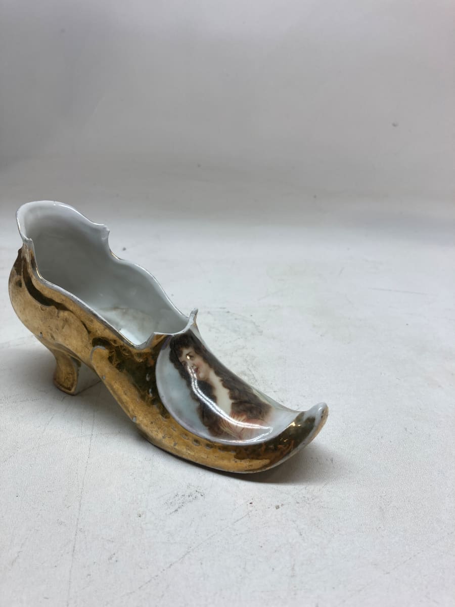 porcelain shoe 