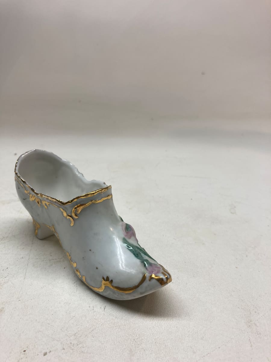 porcelain shoe 