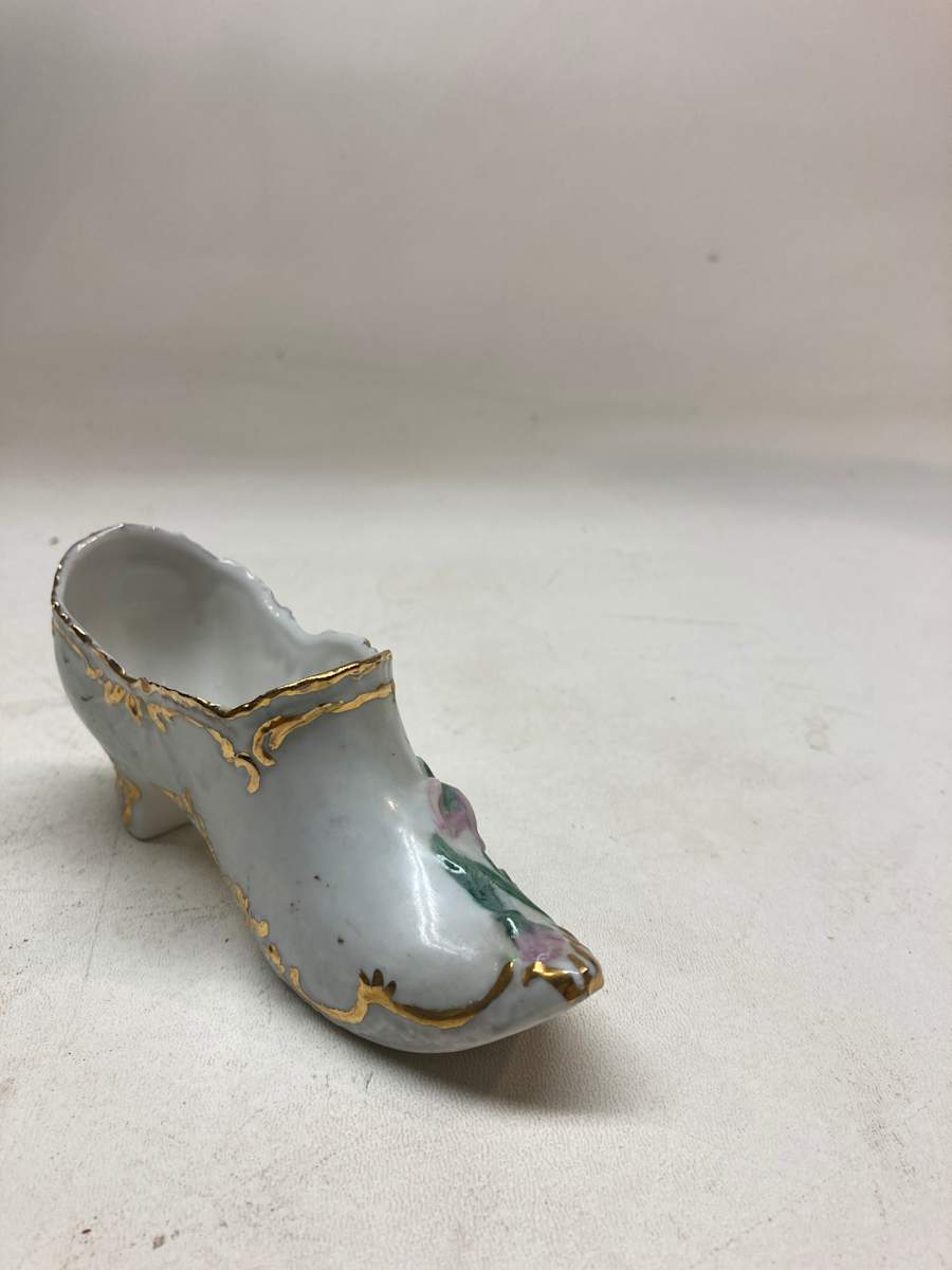 porcelain shoe, Image 2.