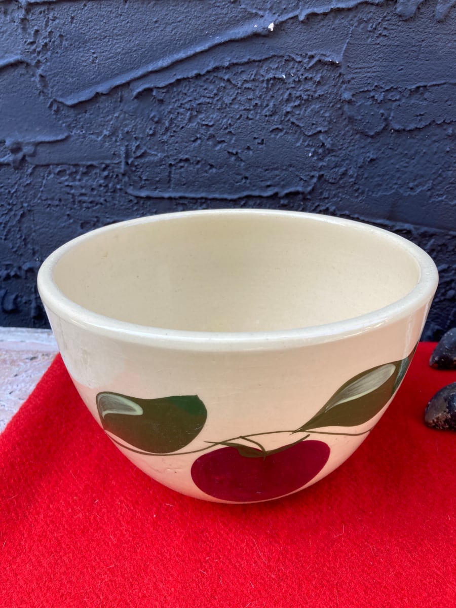 Watt bowl with apple 