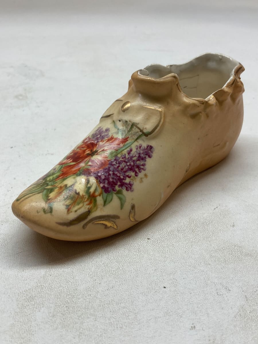 porcelain shoe 