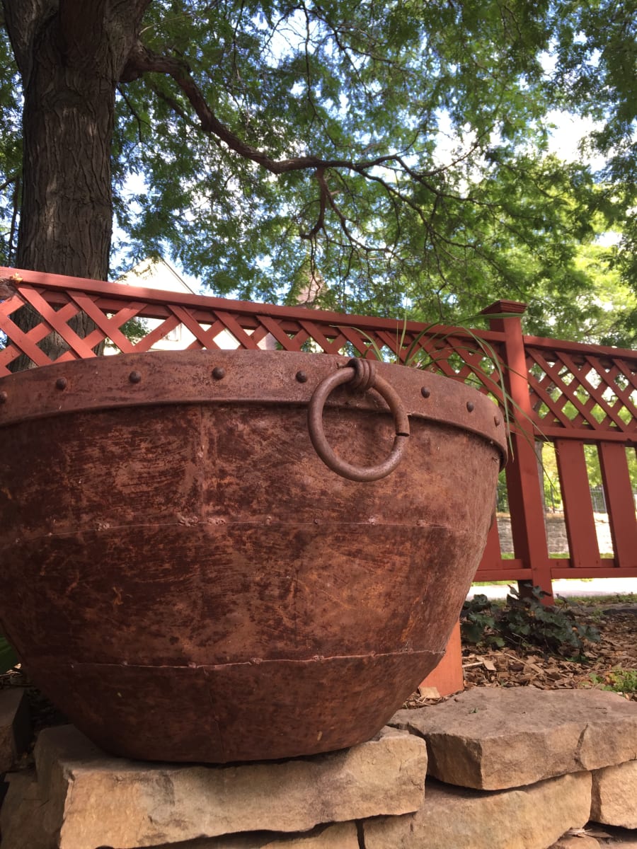 iron cauldron 