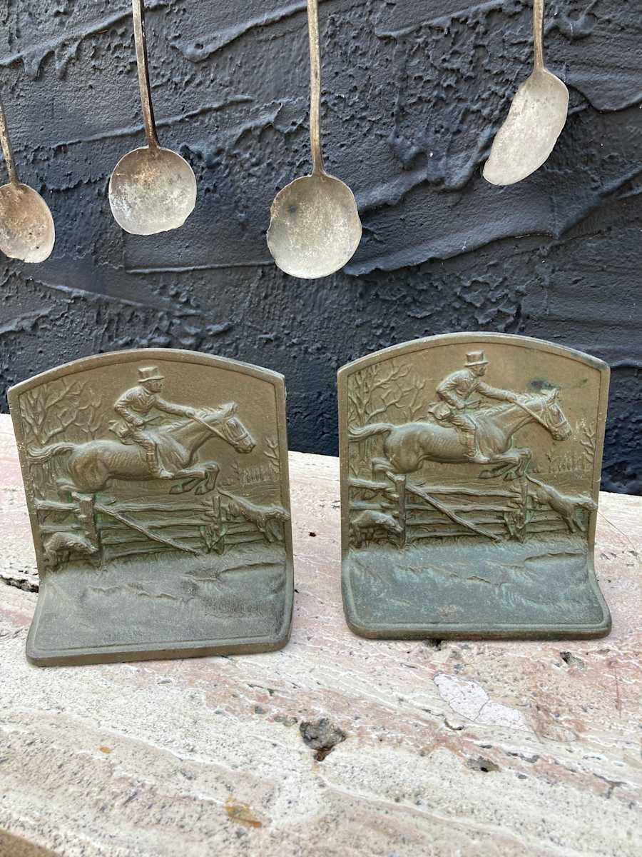 Fox Hunt bookends, Image 2.