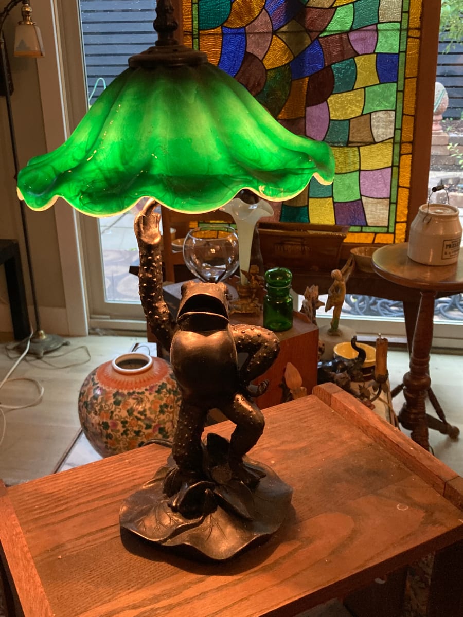 Frog table lamp 