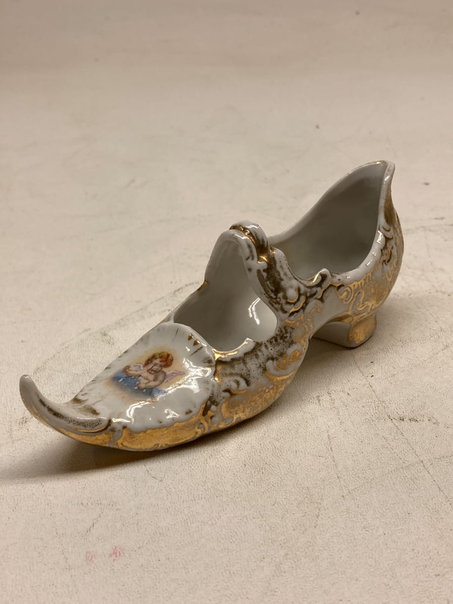 porcelain shoe 