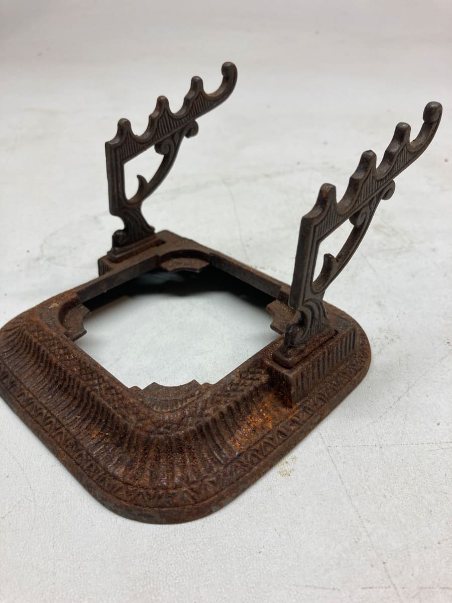 cast iron inkwell and pen holder, Image 3.