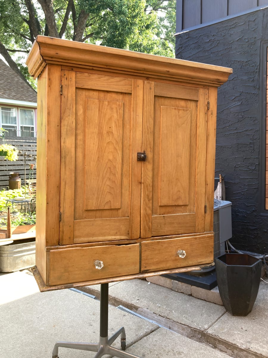 Early 19th century pine wall cabinet 