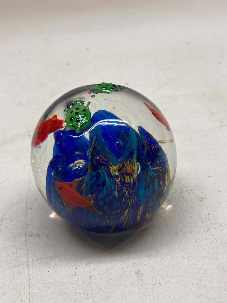 art glass paperweight, Image 2.