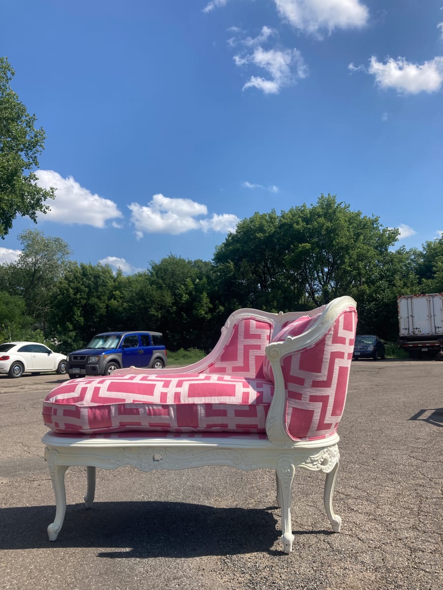 Pink down filled Henredon painted carved chaise lounge 