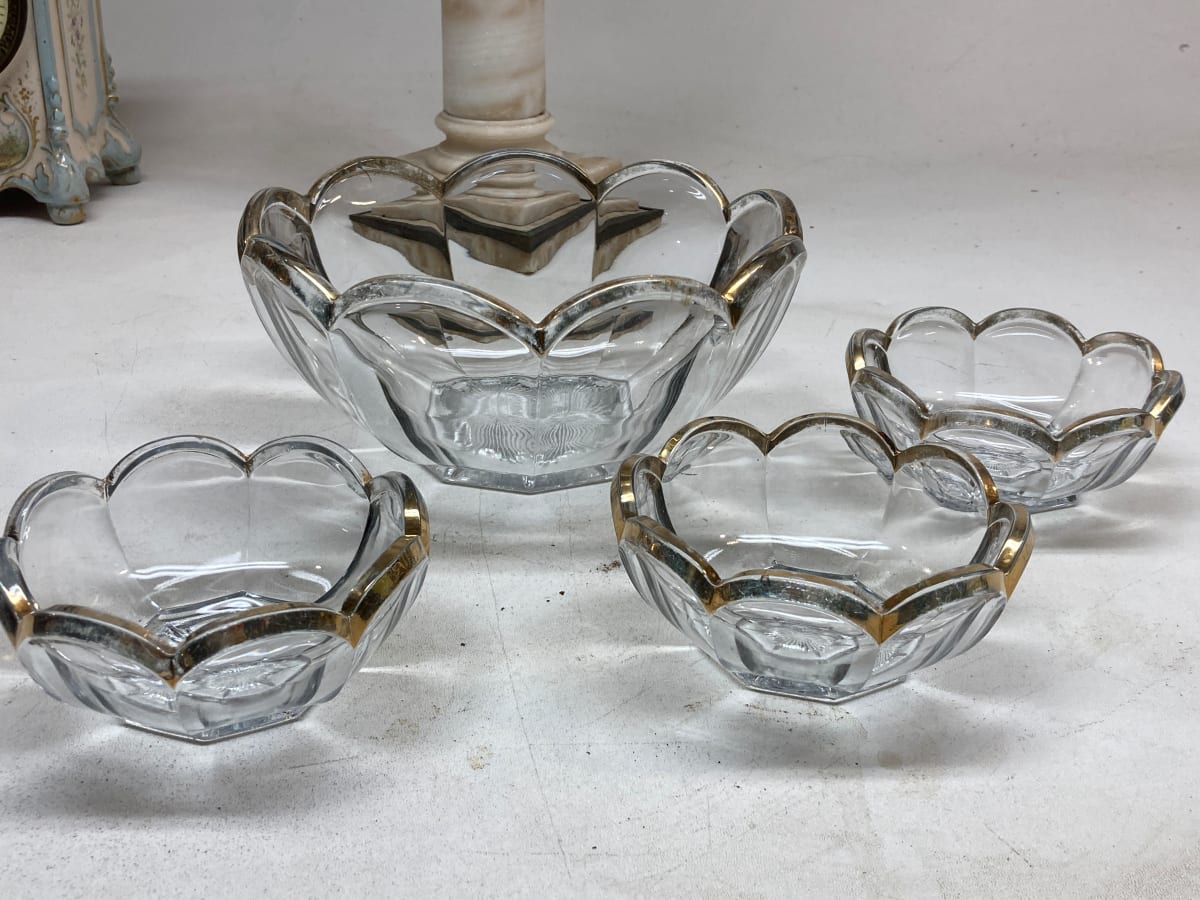 Clear glass bowls 