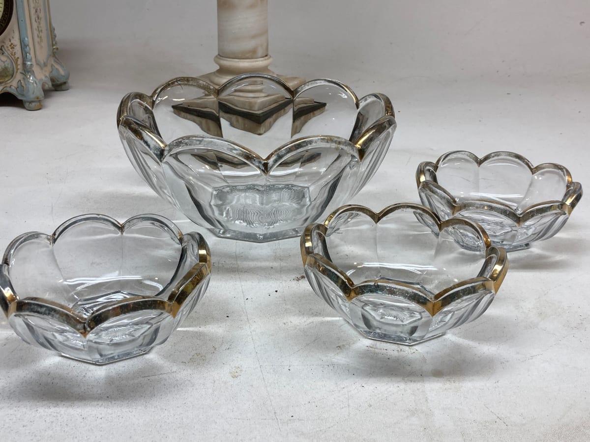Clear glass bowls, Image 3.