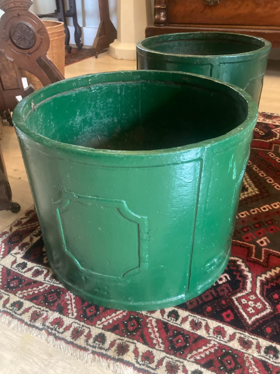 Pair of cast iron pots 