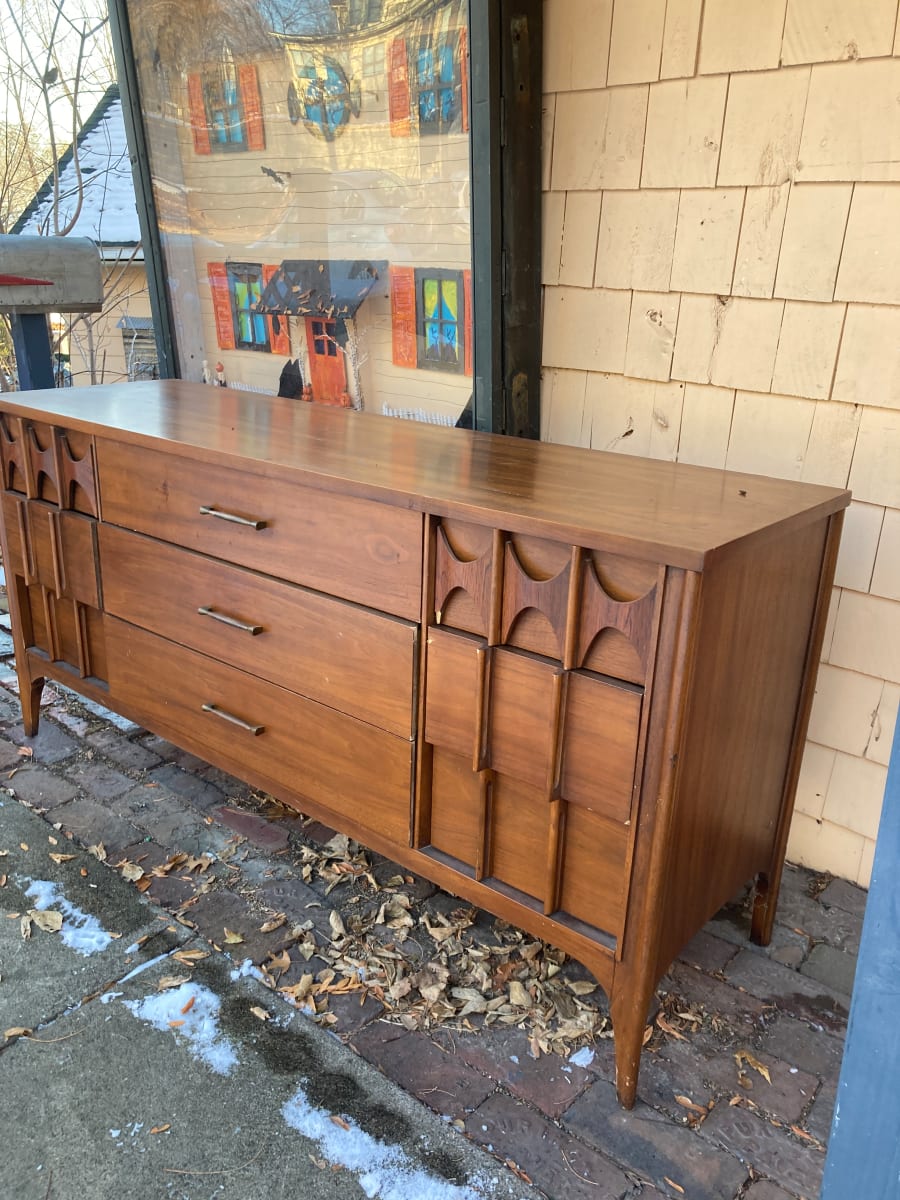 Kent Coffey 9 drawer dresser 