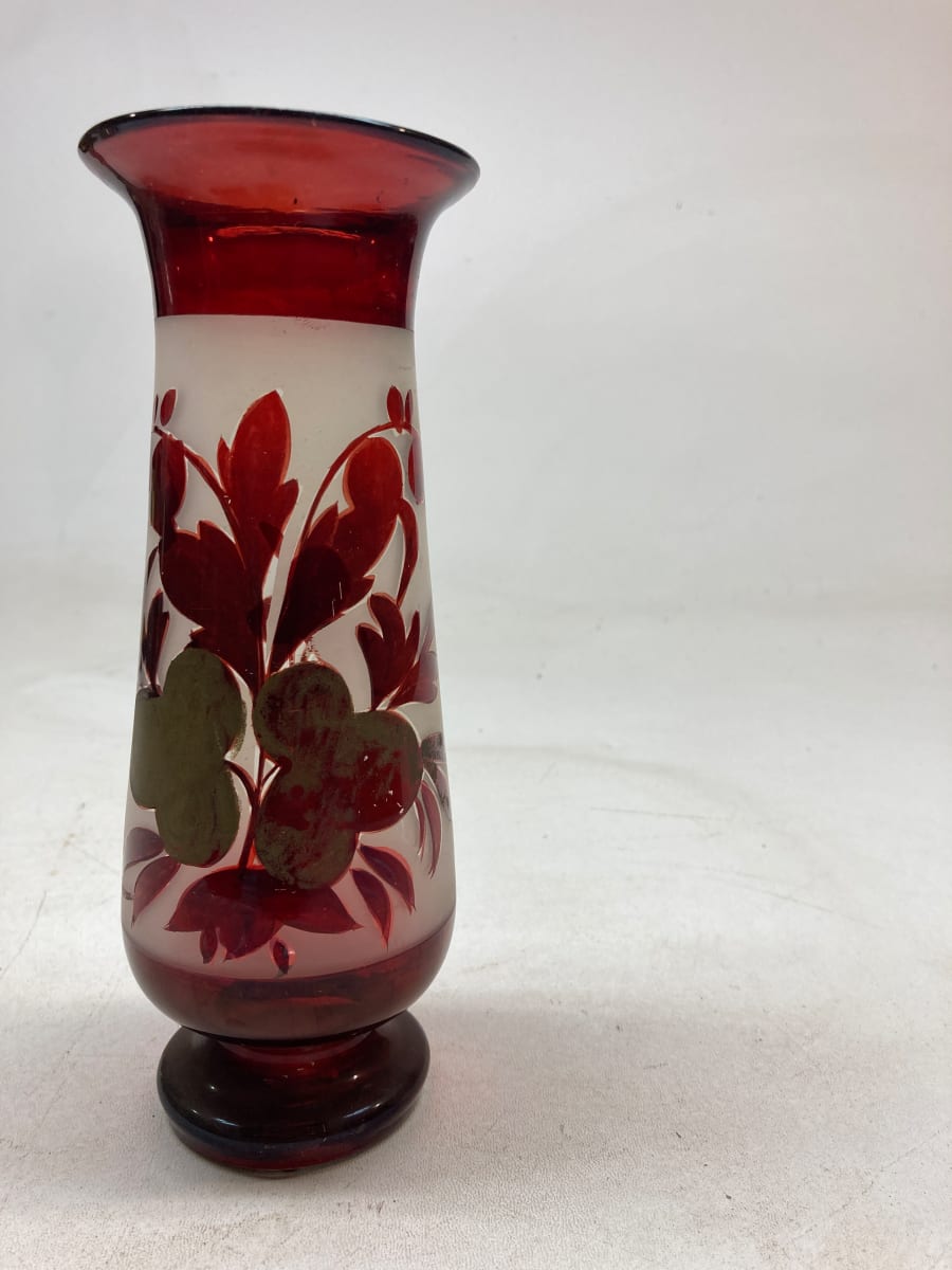 ruby flashed floral vase, Image 3.