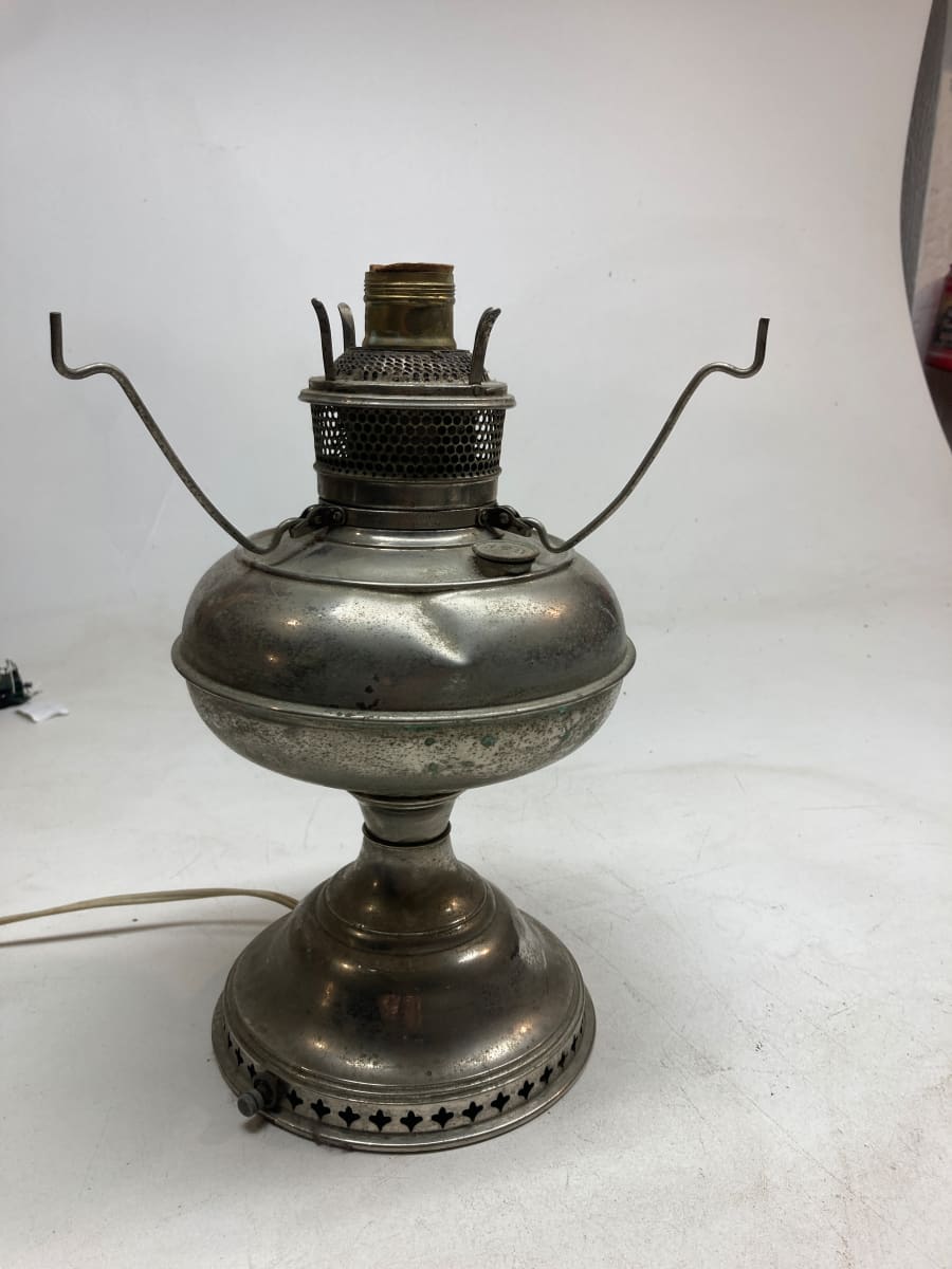 Bradley and Hubbard kerosene lamp 