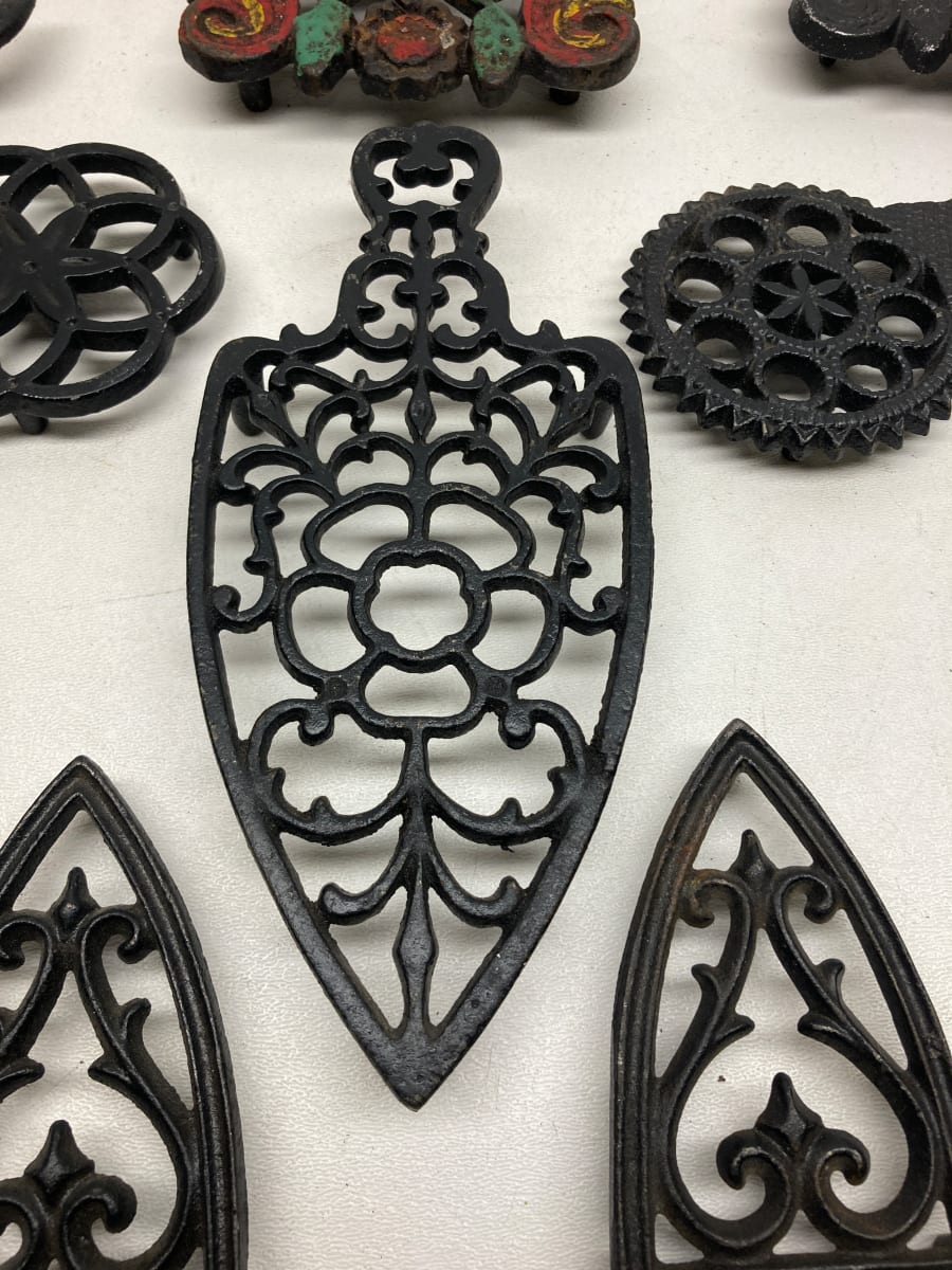 Triangular rose patterned trivet, Image 3.