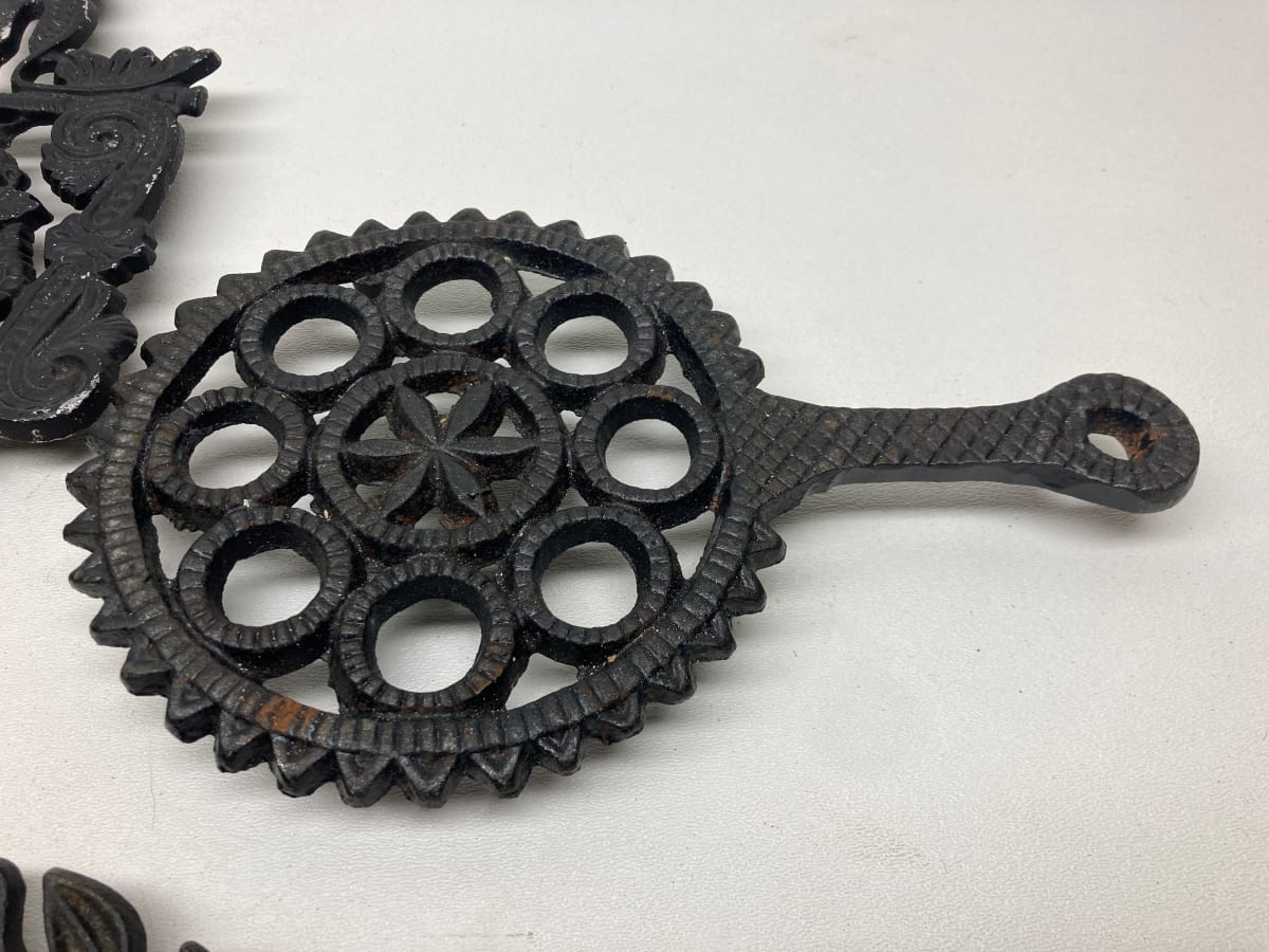 circular trivet with star, Image 3.