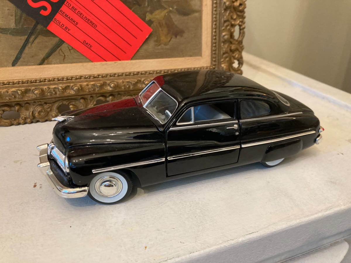 Die cast black car 