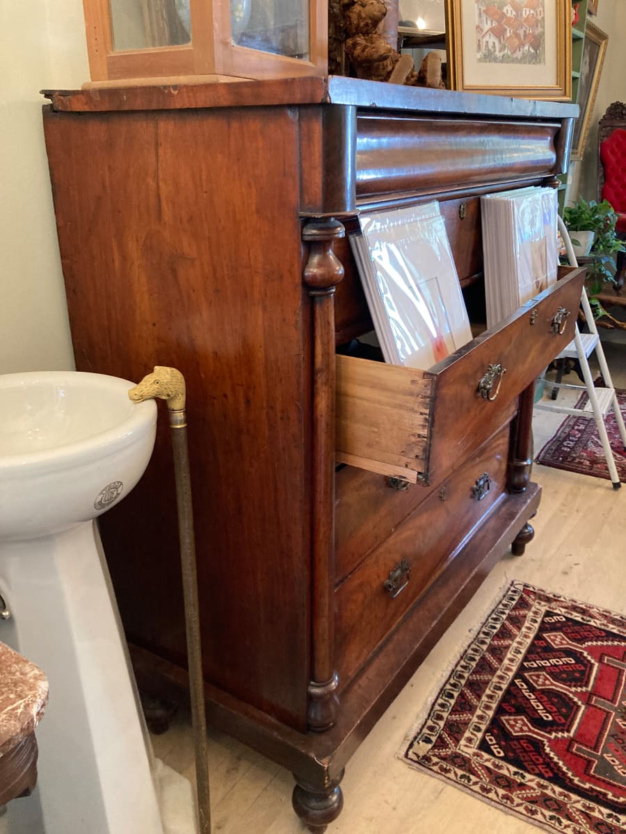 19th century English chest of drawers 