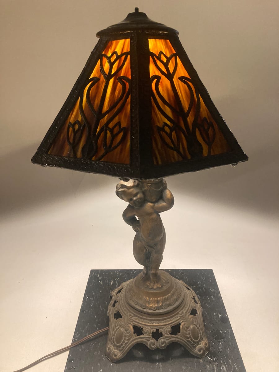 Cherub lamp with stained glass shade, Image 6.