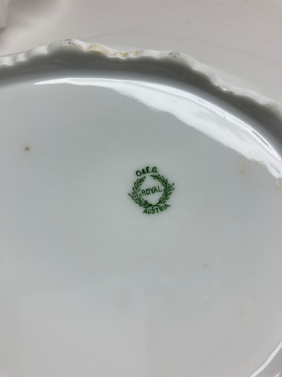 Austrian white porcelain round covered casserole, Image 4.