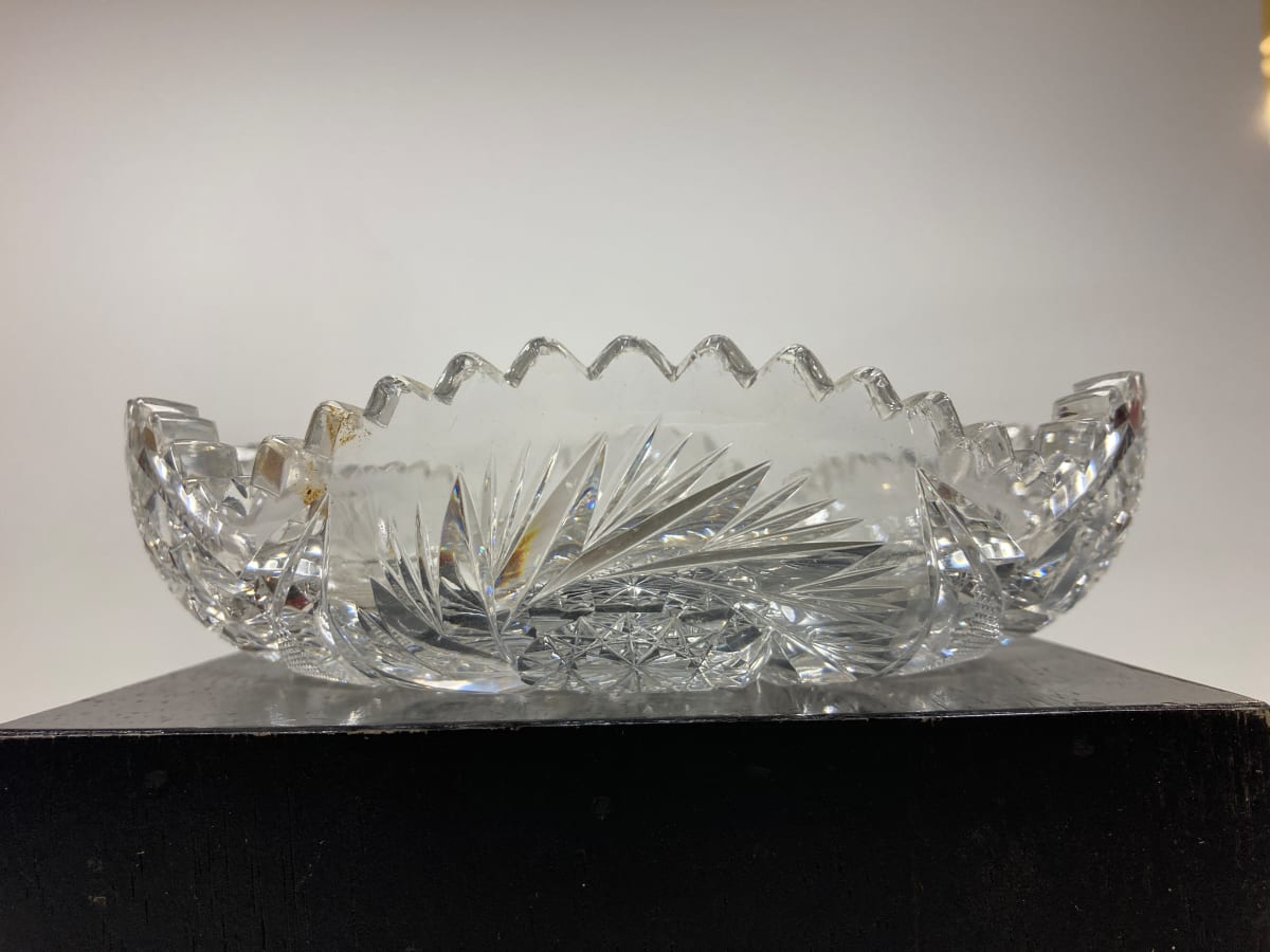 Low cut glass bowl 