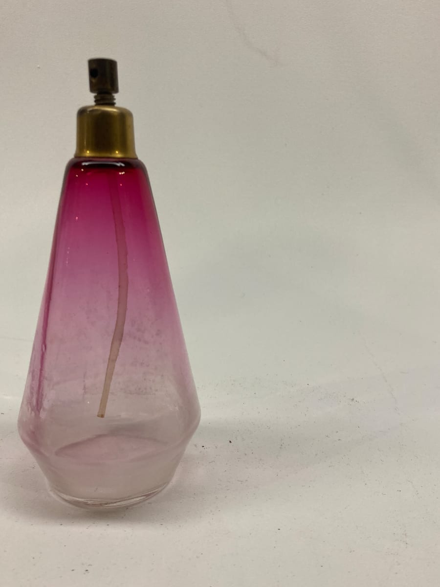 Graduated glass perfume bottle 