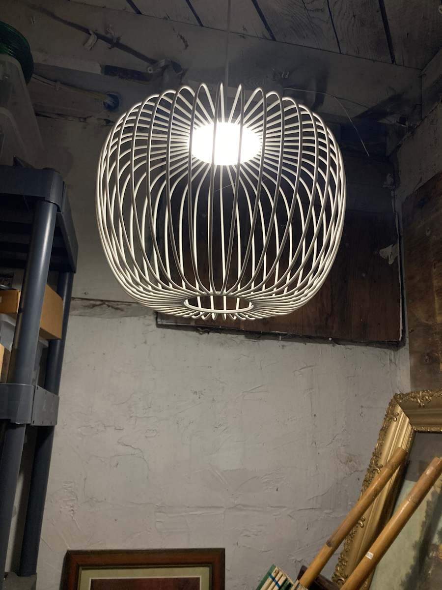 White wire chandelier, Image 2.