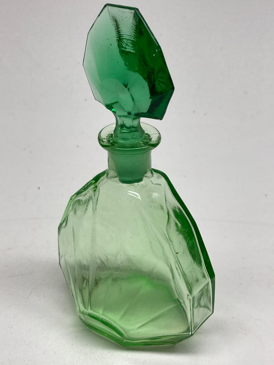 Green glass Art Deco Perfume bottle with stopper 