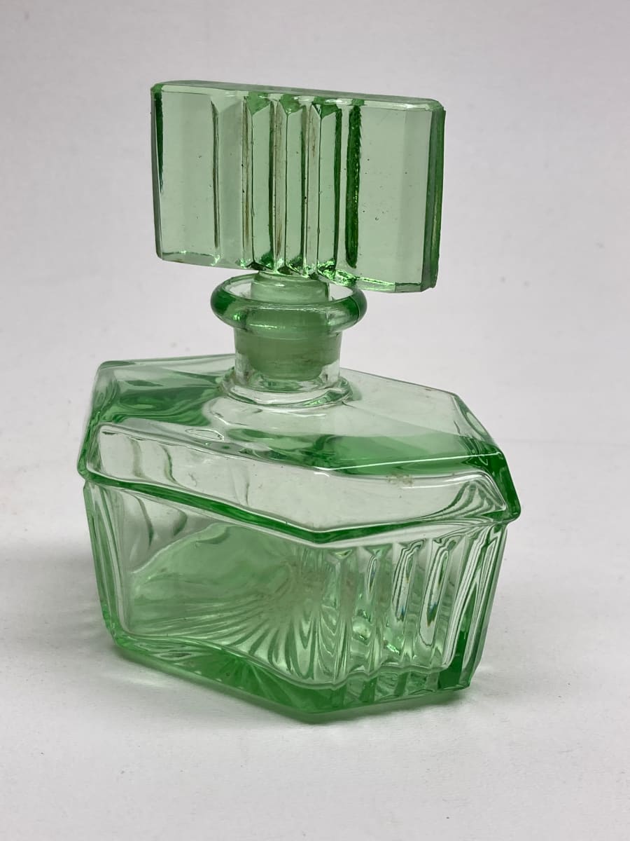 Green glass Art Deco Perfume bottle with stopper 