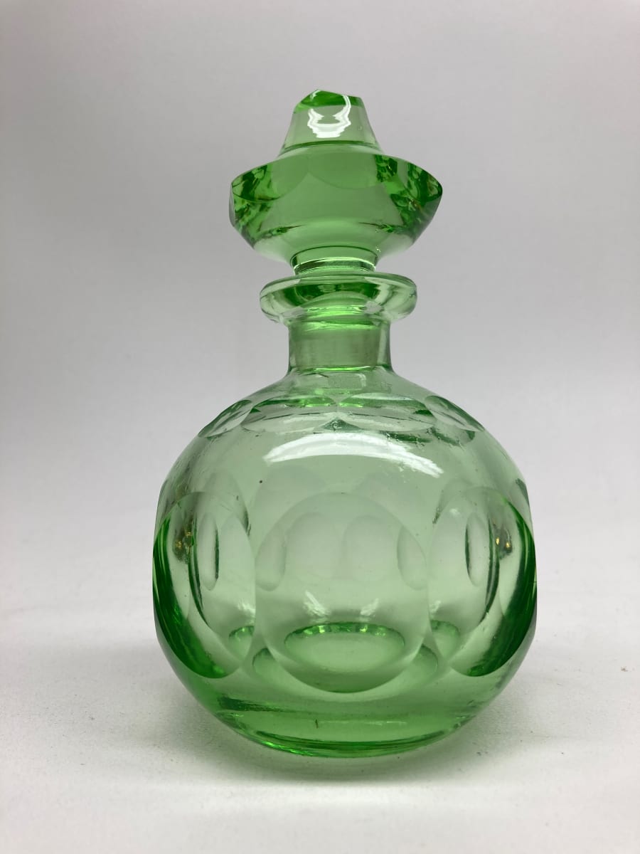 Green glass Art Deco Perfume bottle with stopper 