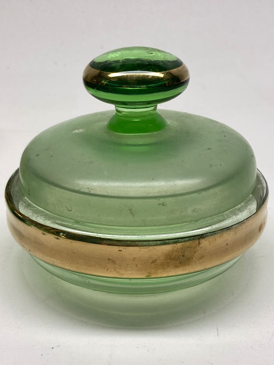 Green glass Art Deco Perfume covered powdered dish 